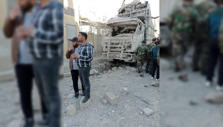 آثار الدمار في مبنى العيادات الشاملة في دير الزور إثر قصف جوي مجهول - متداول
