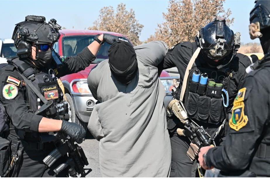 اعتقال قيادي في تنظيم "داعش" من قبل الأمن العراقي - صفحة الناطق باسم القائد العام للقوات العراقية