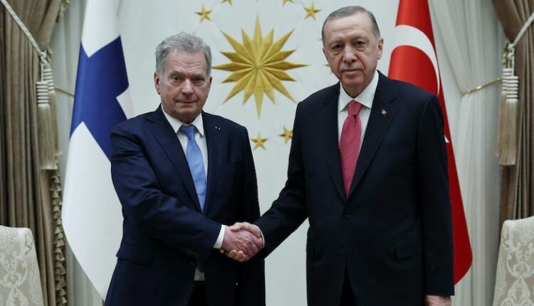 الرئيس التركي رجب طيب أردوغان ونظيره الفنلندي سولي نينيستو