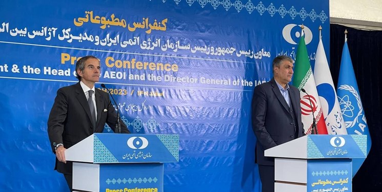المدير العام لوكالة الطاقة الذرية رافائيل غروسي ورئيس منظمة الطاقة الذرية الإيرانية محمد إسلامي - أنترنت