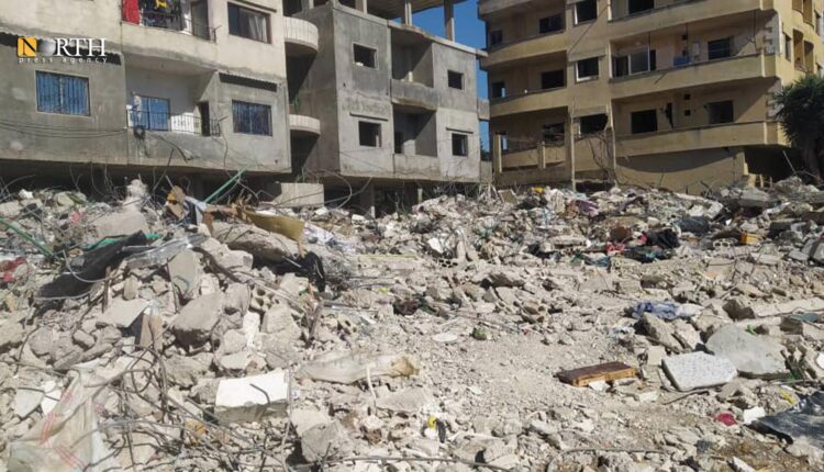 بناء منهار في شارع المالية بمدينة جبلة بريف اللاذقية جراء الزلزال - نورث برس
