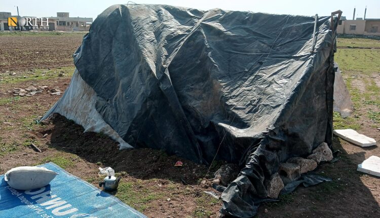 خيم عشوائية نصبها نازحون من عفرين بريف حلب الشمالي ـ نورث برس