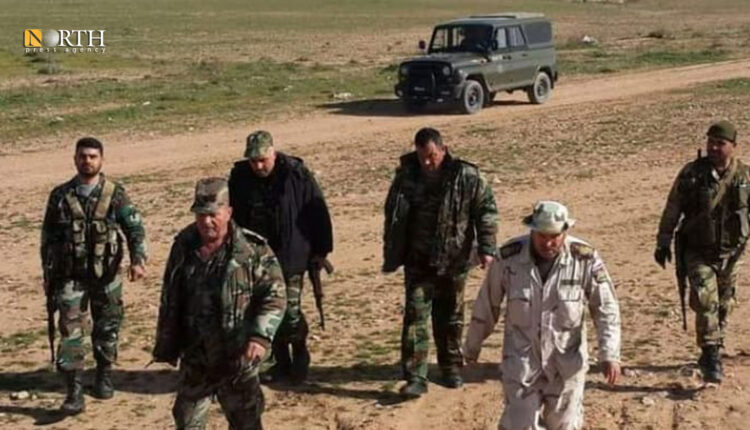 عناصر من الدفاع الوطني بعربات روسية في منطقة جبل البشري بريف دير الزور الغربي - نورث برس/ أرشيف