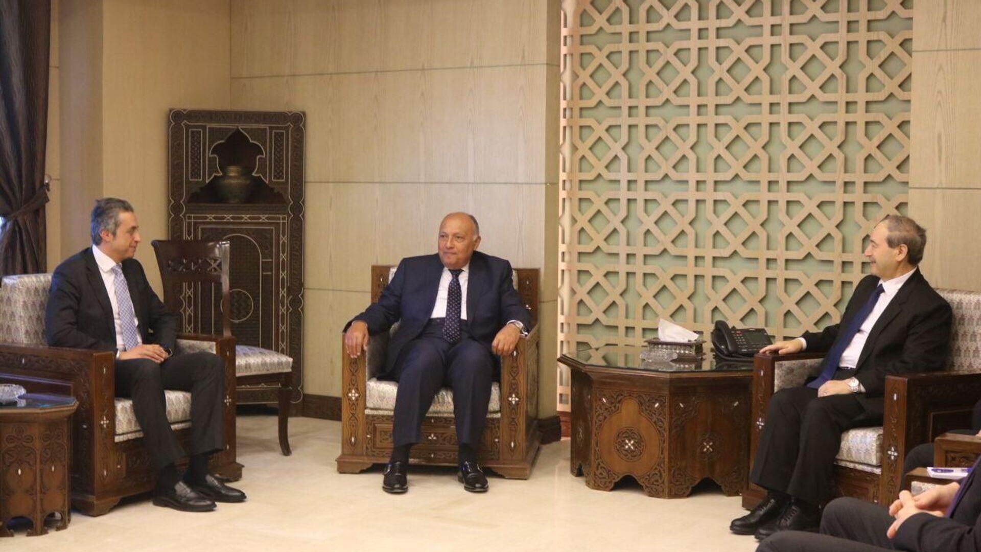 وزير الخارجية السوري فيصل المقداد ونظيره المصري