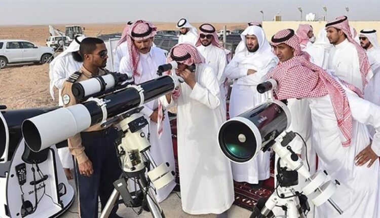 أثناء تحري الجمعية الفلكية السعودية عن يوم أول أيام عيد الفطر