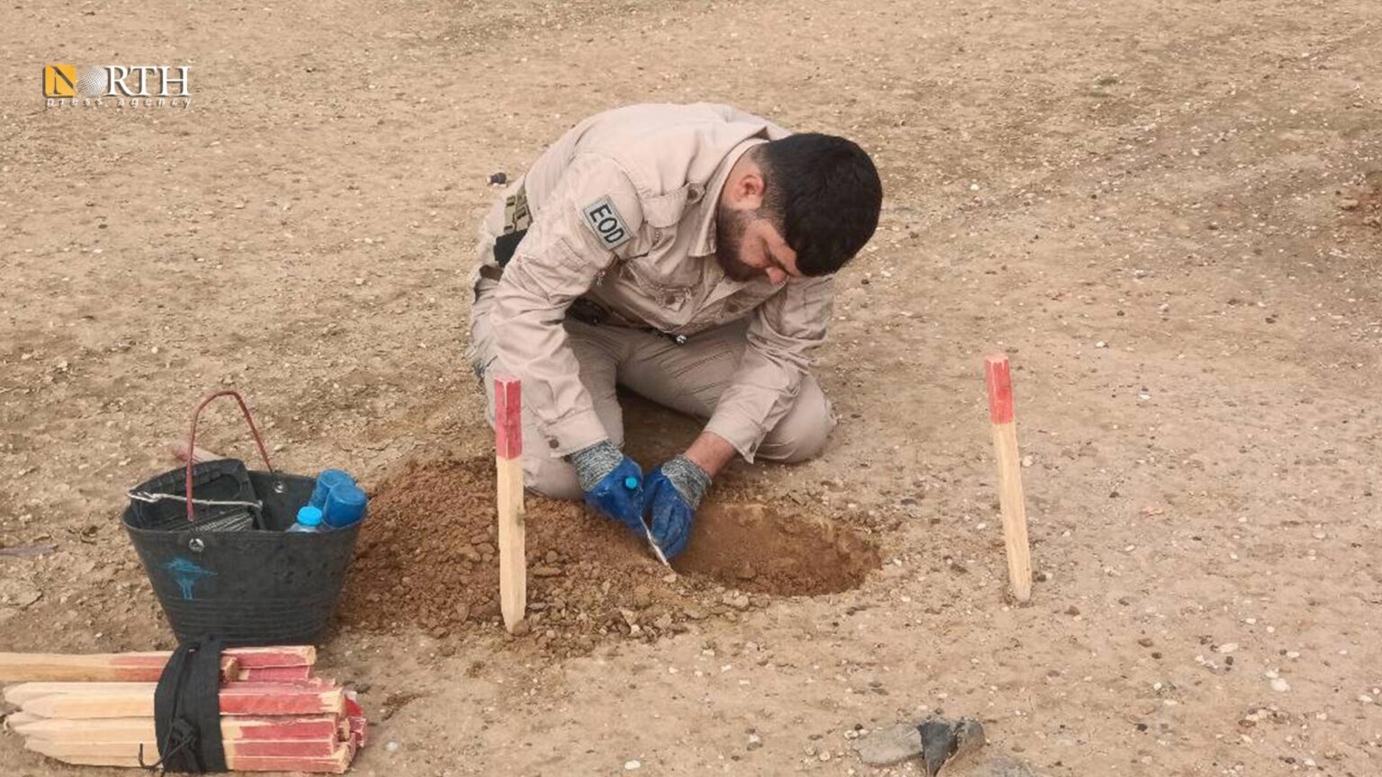 البحث عن لغم أرضي مدفون – نورث برس