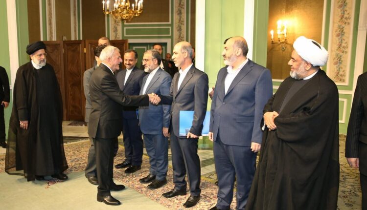 الرئيس الإيراني إبراهيم رئيسي يستقبل نظيره العراقي ووفده المرافق