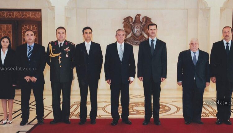 السفير التركي السابق لدى دمشق عمر أونهون رفقة الرئيس السوري بشار الأسد - موقع الوسيلة