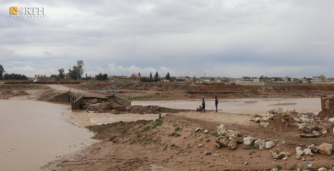 تضرر جسر من فيضان نهر الخابور في الحسكة