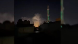 دخان متصاعد في محيط حيي الميدان وكفرسوسة بدمشق إثر قصفٍ إسرائيلي - متداول