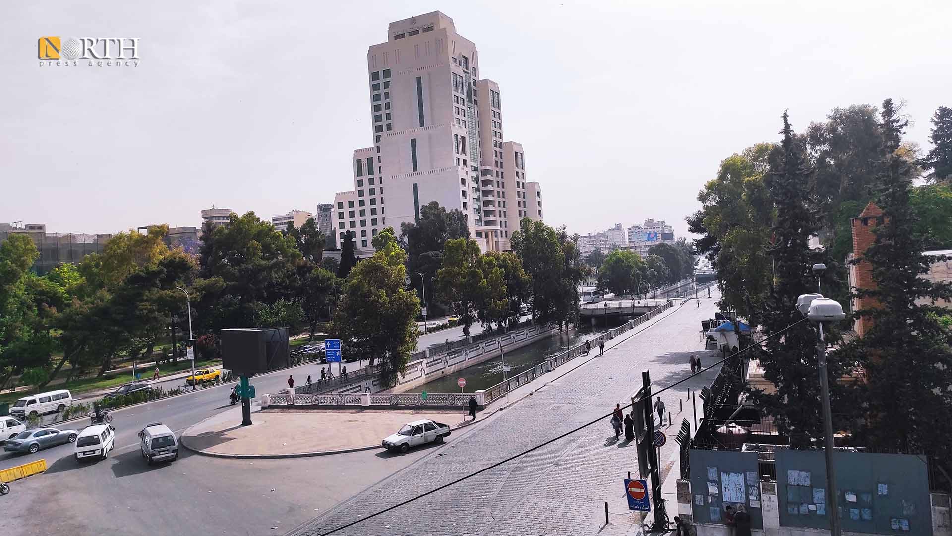 أجواء ربيعية عند نهر بردى وشارع شكري القوتلي وسط دمشق – أرشيفية/نورث برس