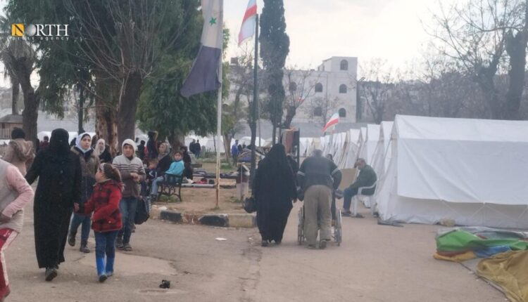 متضررون من الزلزال يقيمون في خيم مؤقتة بحدائق حلب