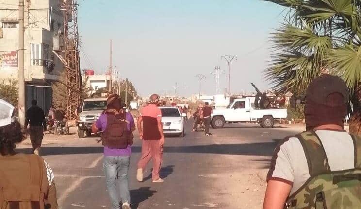 مسلحون محليون في مدينة جاسم شمال درعا
