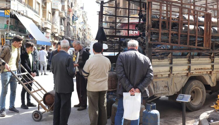 معتمد بيع أسطوانات الغاز في حلب - نورث برس