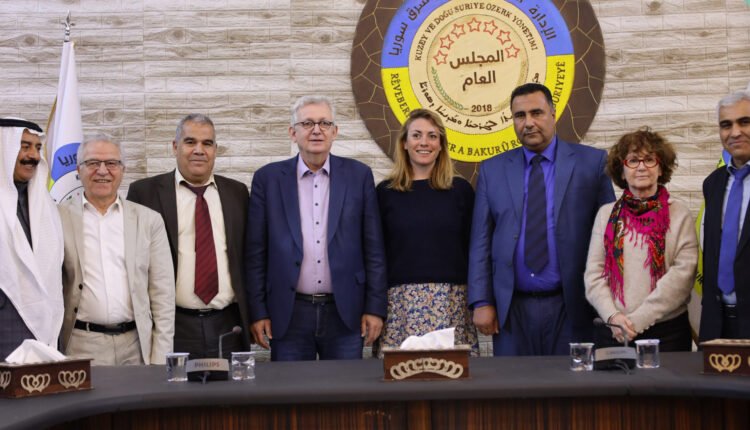 وفد من مجلس الشيوخ الفرنسي في مقر المجلس العام للإدارة الذاتية - موقع الإدارة الذاتية
