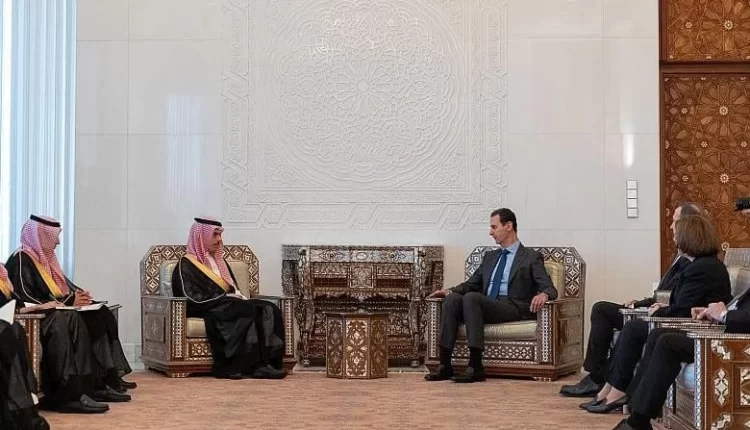 الرئيس السوري بشار الأسد ووزير الخارجية السعودي فيصل بن فرحان