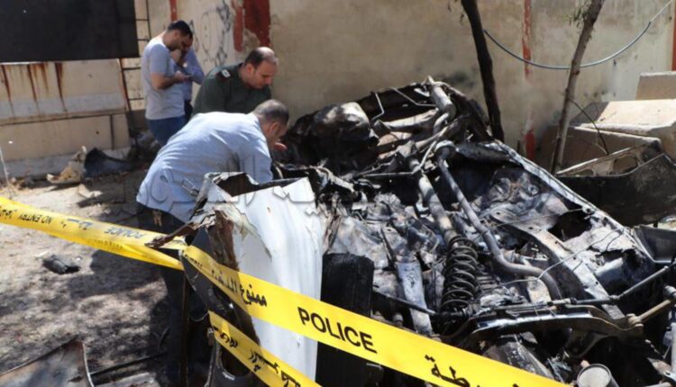 السيارة المتفحمة نتيجة التفجير في مساكن برزة بدمشق