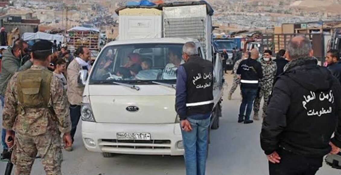 ترحيل سوريين من أحد المخيمات في لبنان - أنترنت