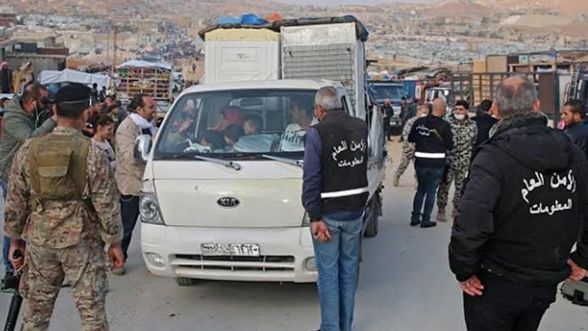 ترحيل سوريين من أحد المخيمات في لبنان - أنترنت