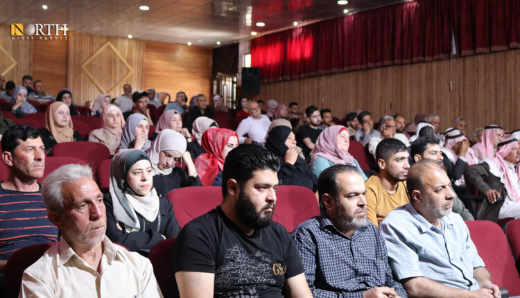 من الندوة الحوارية التي أقامها مجلس سوريا الديمقراطية "مسد" في منبج – نورث برس