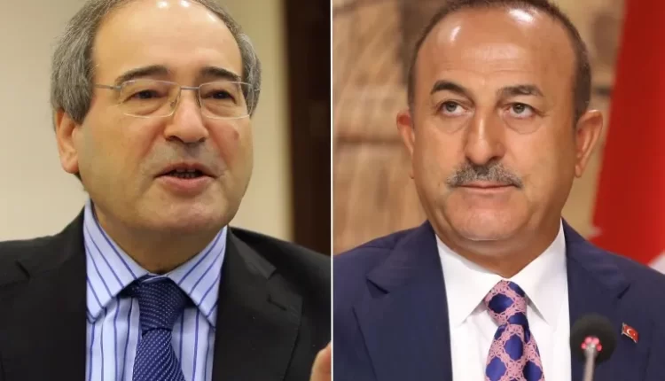 وزير الخارجية التركي مولود تشاووش أوغلو ونظيره السوري فيصل المقداد