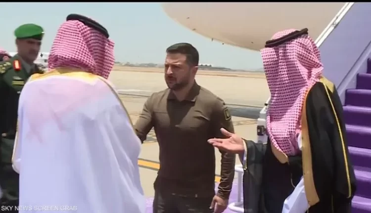 وصول الرئيس الأوكراني فلاديمير زيلينسكي إلى جدة العاصمة السعودية - وسائل إعلام عربية