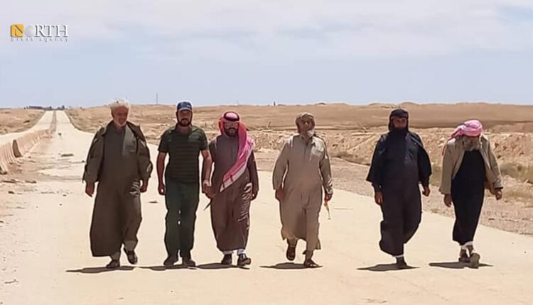 وفد من مخيم الركبان يلتقي بمسؤولين في معبر الوليد العراقي - نورث برس