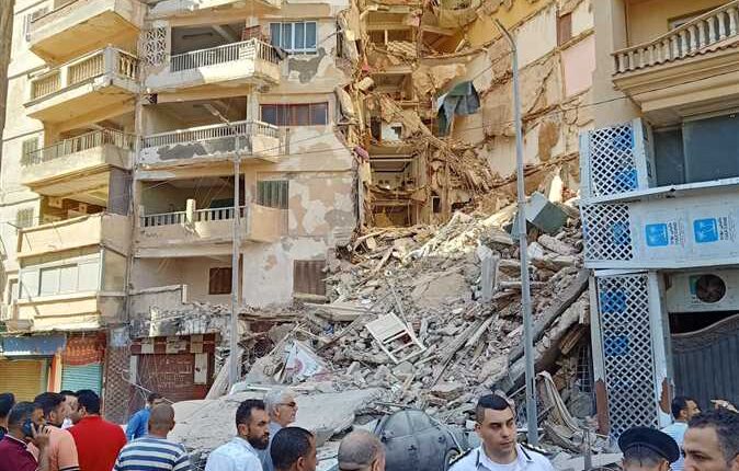 البناء المنهار في الإسكندرية بمصر