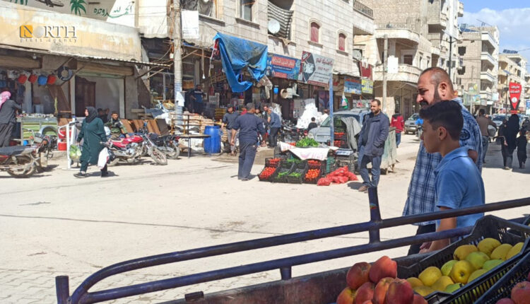 السوق الرئيسي في مدينة الدانا شمال إدلب- نورث برس