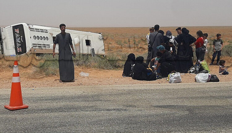 حافلة انقلبت على طريق دير الزور-دمشق تسببت بمقل وإصابة أكثر من عشرة أشخاص - متداول