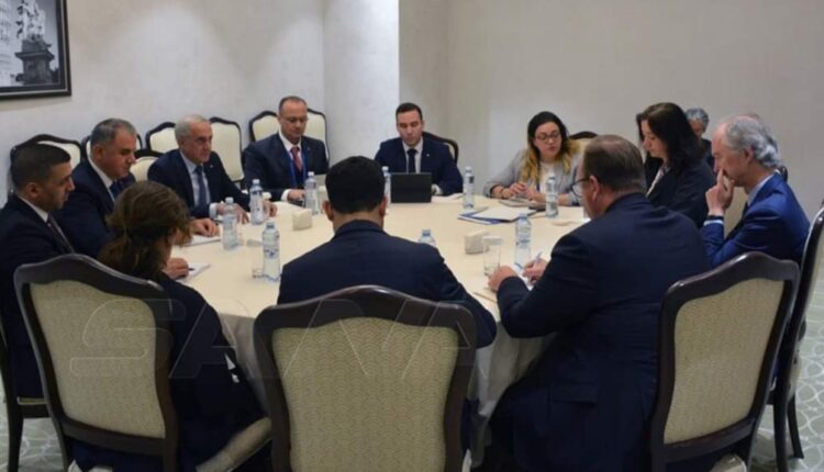 وفد الحكومة السورية مع المبعوث الأممي غير بيدرسن - الخارجية السورية