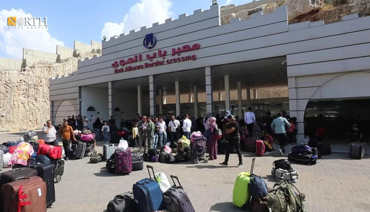 ساحة الانتظار في معبر باب الهوى شمالي إدلب - نورث برس