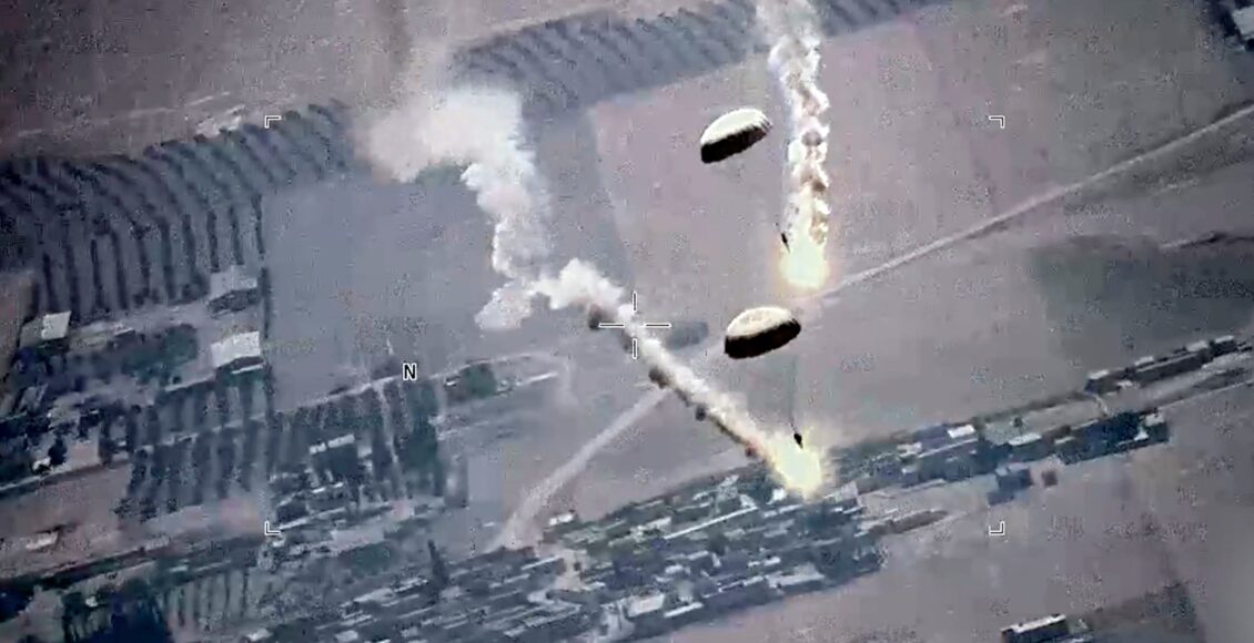 طائرات روسية تطلق عدة مشاعل مظلية أمام طائرات بدون طيار أميركية في سماء سوريا