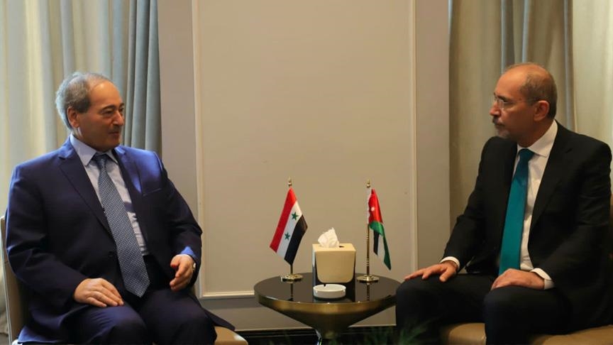 وزير الخارجية السوري فيصل المقداد ونظيره الأردني أيمن الصفدي