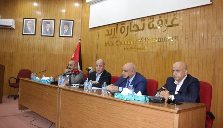 وزير الصناعة و التجارة الأردني مع مسؤولين آخرين في القطاع خلال اجتماع لهم في إربد - وزارة الصناعة و التجارة الأردنية