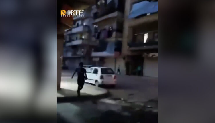 هروب أشخاص وأطفال في الشارع لحظة حدوث الاشتباكات في حي الأشرفية – نورث برس