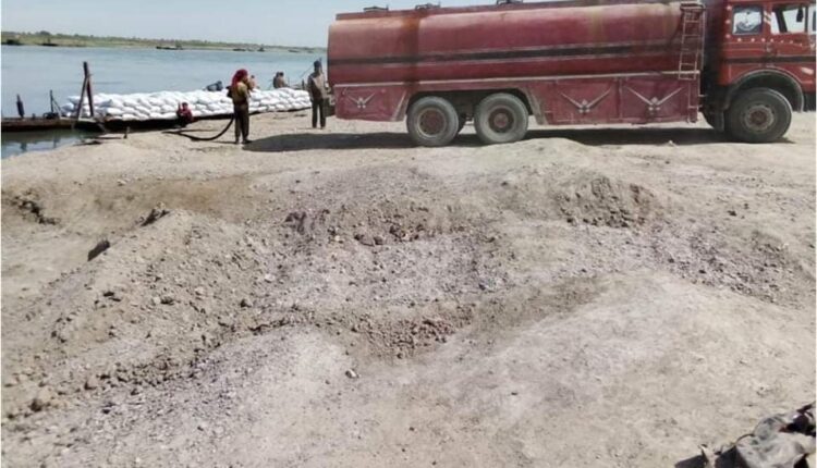 معبر للتهريب يربط مناطق سيطرة "قسد" بمناطق سيطرة القوات الحكومية بريف دير الزور الشرقي - متداول