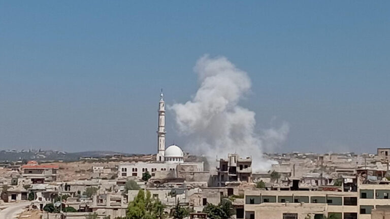 قصف مدفعي على بلدة كنصفرة بجبل الزاوية جنوبي إدلب - متداول