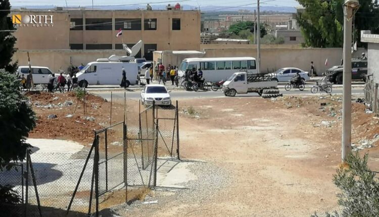 مركز التسوية في مدرسة بنات اليادودة الإعدادية بريف درعا الغربي - نورث برس/ أرشيفية