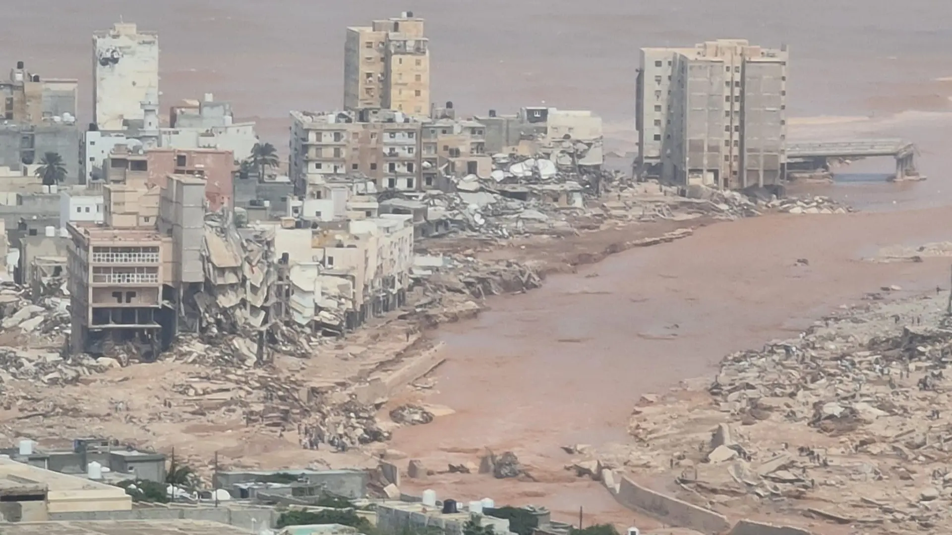 من آثار إعصار دانيال الذي ضرب مدن ومناطق في ليبيا - إنترنت