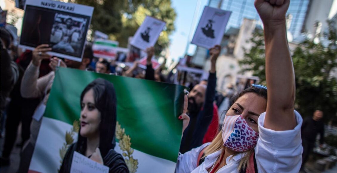 مظاهرات مناهضة لطهران بعد مقتل مهسا أميني (جينا) العام الفائت