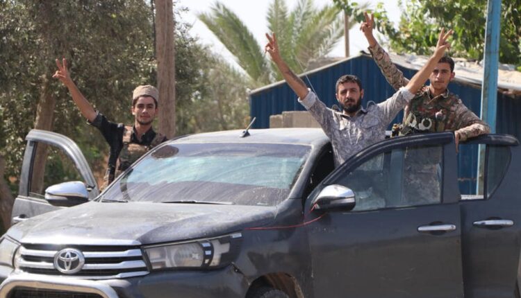 مقاتلون بـ "قسد" في بلدة الشحيل - متداول