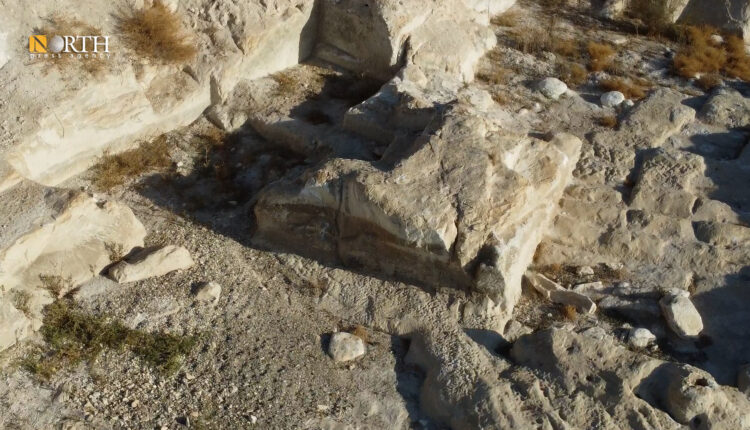 مدافن ظهرت بعد انحسار نهر الفرات بريف الطبقة – نورث برس