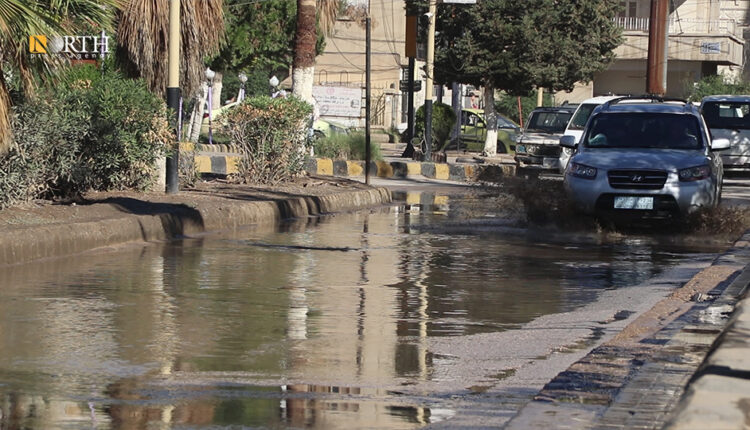 مياه الأمطار تغمر أحد الشوارع الرئيسية في القامشلي ـ نورث برس