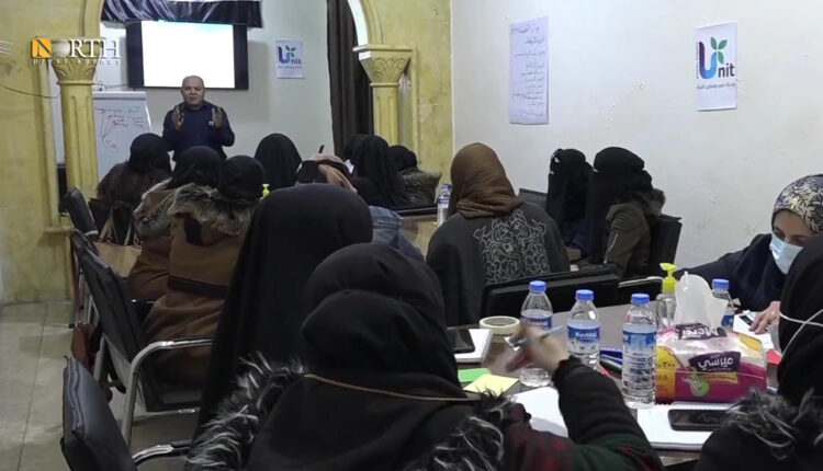 ورشة عمل نسائية للتوعية من قبل إحدى المنظمات في إدلب ـ نورث برس