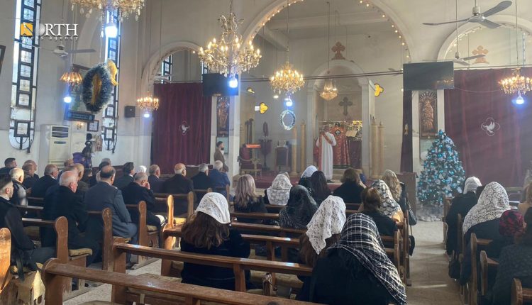 مسيحون يحتفلون بعيد الميلاد في كنيسة السيدة العذراء بحي الناصرة في الحسكة - نورث برس