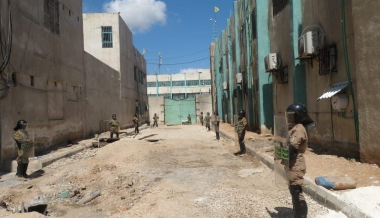 سجن لآلاف المحتجزين من عناصر تنظيم "داعش" تديره قوات سوريا الديمقراطية - الخارجية الأميركية