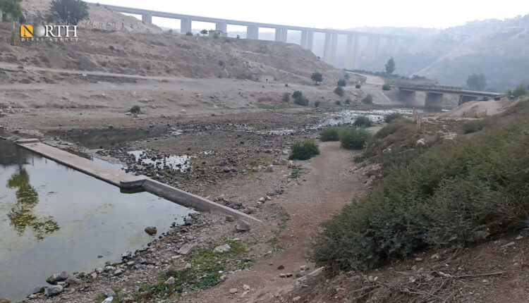 انخفاض منسوب مياه نهر العاصي غربي إدلب ـ نورث برس