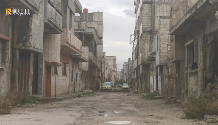 يعيش سكان حمص العائدين بعد سيطرة الحكومة السورية في منازل متهالكة - نورث برس