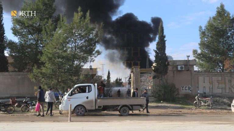 نيران مشتعلة في شركة كهرباء كوباني جراء القصف التركي مؤخراً - نورث برس 